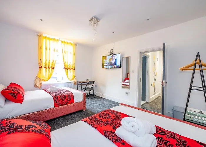 *Rb10W* For Your Most Relaxed & Cosy Stay + Free Parking + Free Fast Wifi *